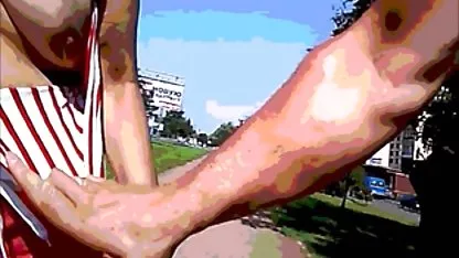 Dia berjalan ke bokep hd big tits suami dan ibu